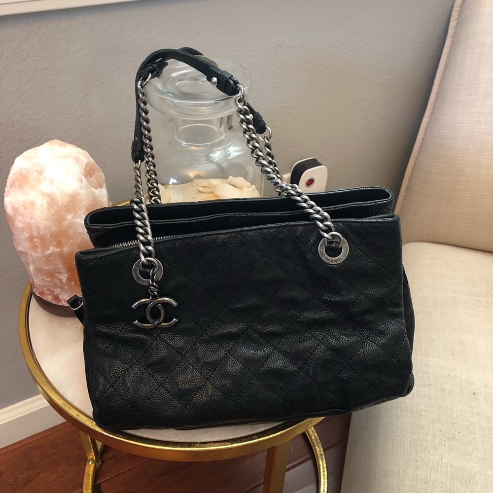 Chanel caviar black shoulder bag